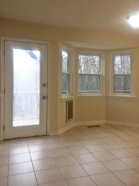720 Swansons Ridge Road Chattanooga, TN 37421 - Photo 9 of 25 KITCHEN EAT IN AND DOOR TO BACK DECK