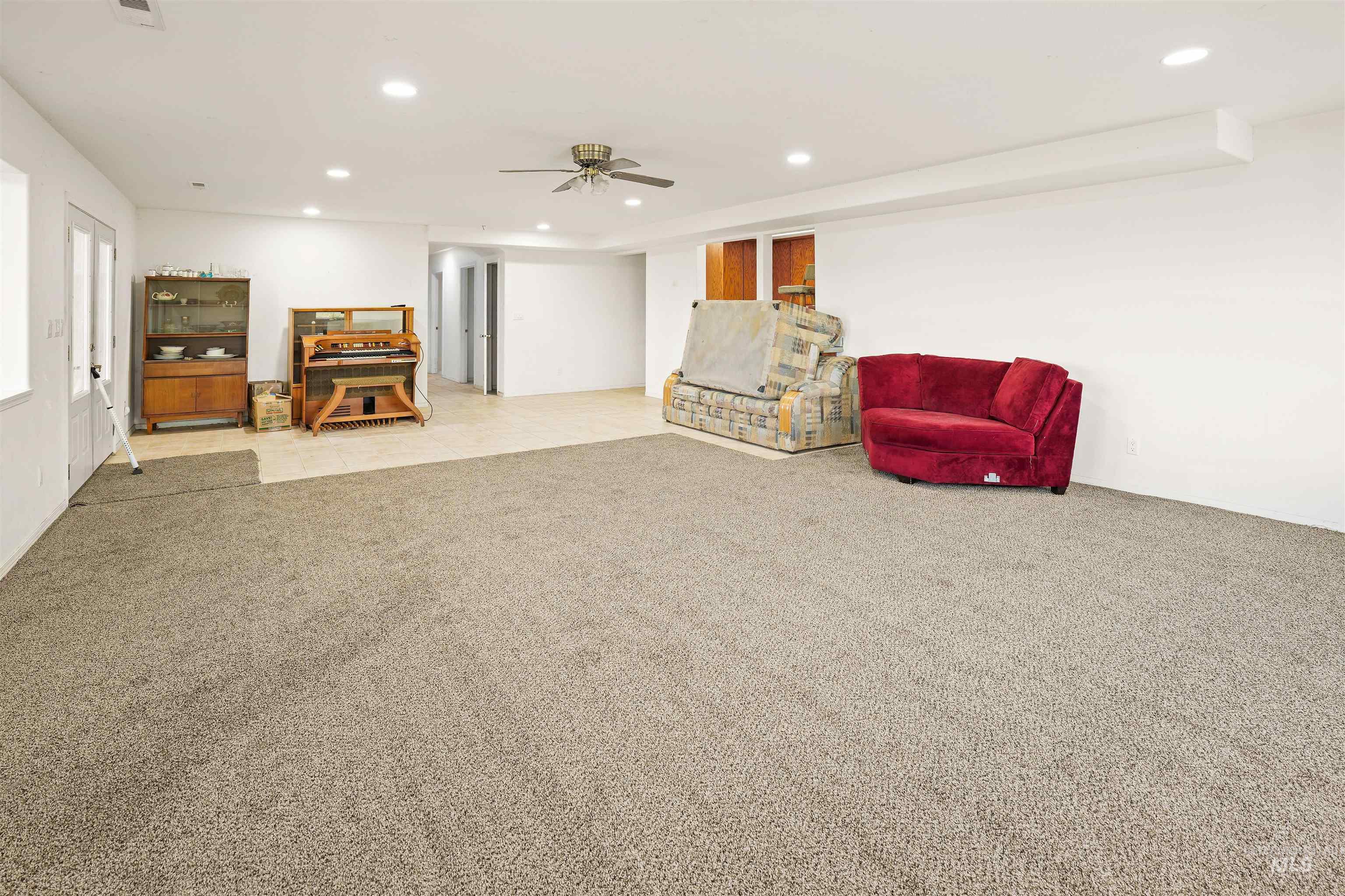2750 South Perry Lane Clarkston, WA 99403 - Photo 35 of 47 Expansive lower-level space featuring broadloom carpeting and recessed lighting