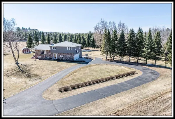 $399,900 | N3219 County Rd D, New London, WI 54961