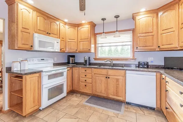 $399,900 | N3219 County Rd D, New London, WI 54961