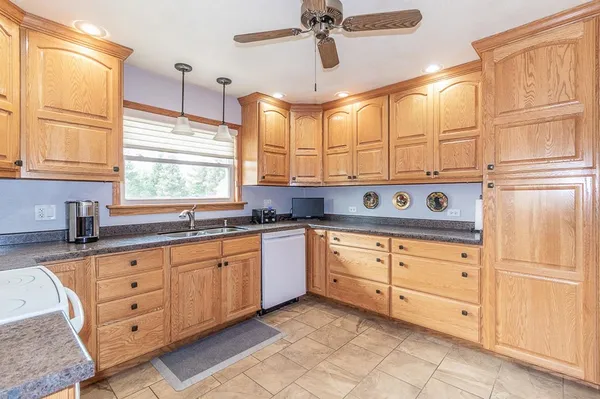 $399,900 | N3219 County Rd D, New London, WI 54961