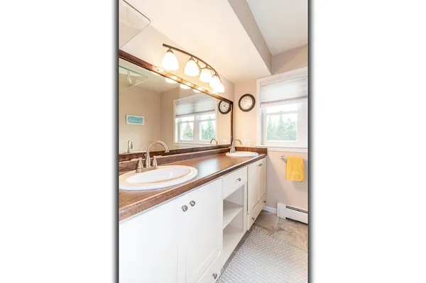 $399,900 | N3219 County Rd D, New London, WI 54961