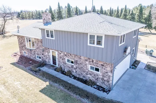 $399,900 | N3219 County Rd D, New London, WI 54961