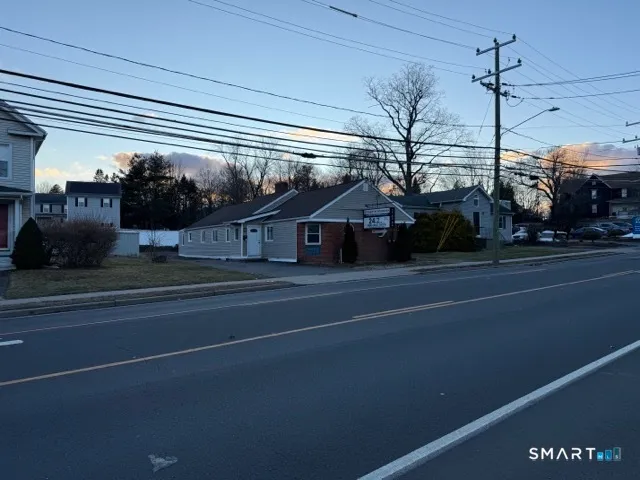 $1,400 | 615 East Main Street, Meriden, CT 06450