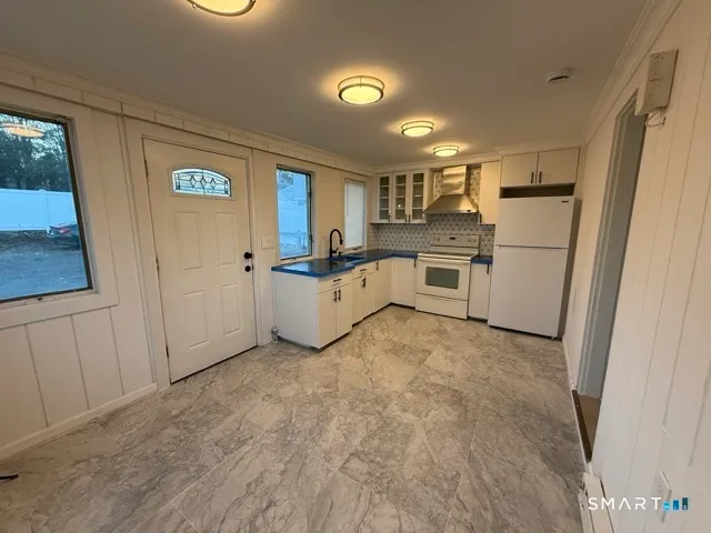 $1,400 | 615 East Main Street, Meriden, CT 06450