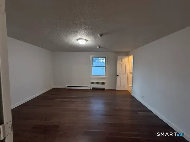 $1,400 | 615 East Main Street, Meriden, CT 06450