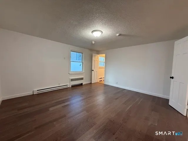 $1,400 | 615 East Main Street, Meriden, CT 06450