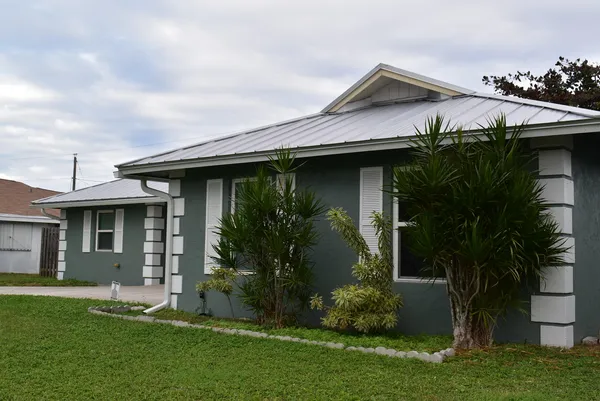 $3,600 | 826 Palama Way, Lantana, FL 33462