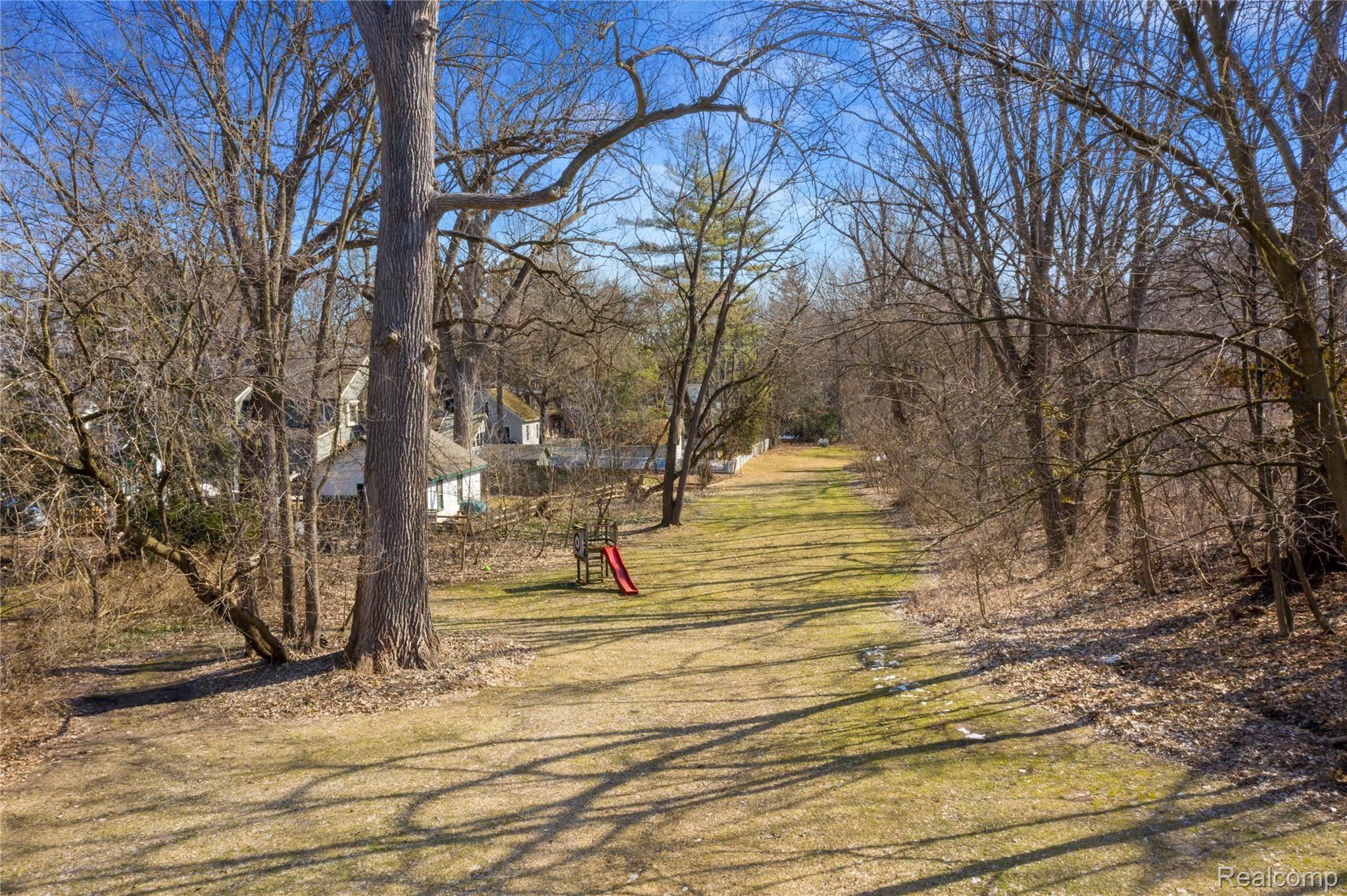 32310 Franklin Road Franklin, MI 48025 - Photo 32 of 37 46-print-DJI_0966.jpg