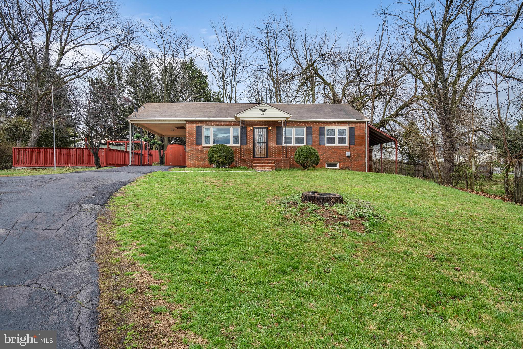 310 North Fairfax Boulevard Ranson, WV 25438 - Photo 2 of 36 a front view of a house with garden