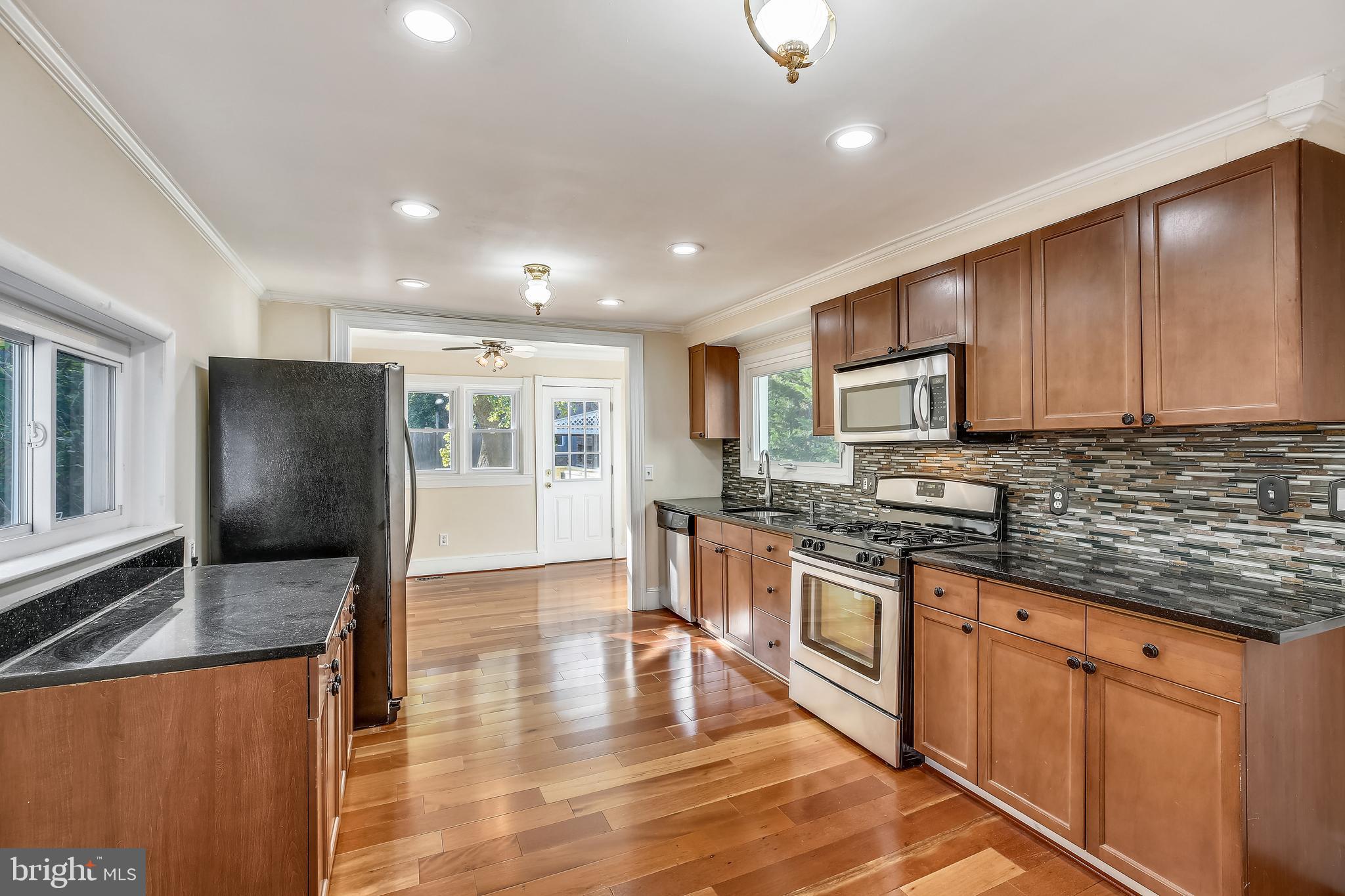411 Baltimore Road Rockville, MD 20850 - Photo 6 of 48 Recessed Lights*SPACIOUS and GRAND GOURMET KITCHEN