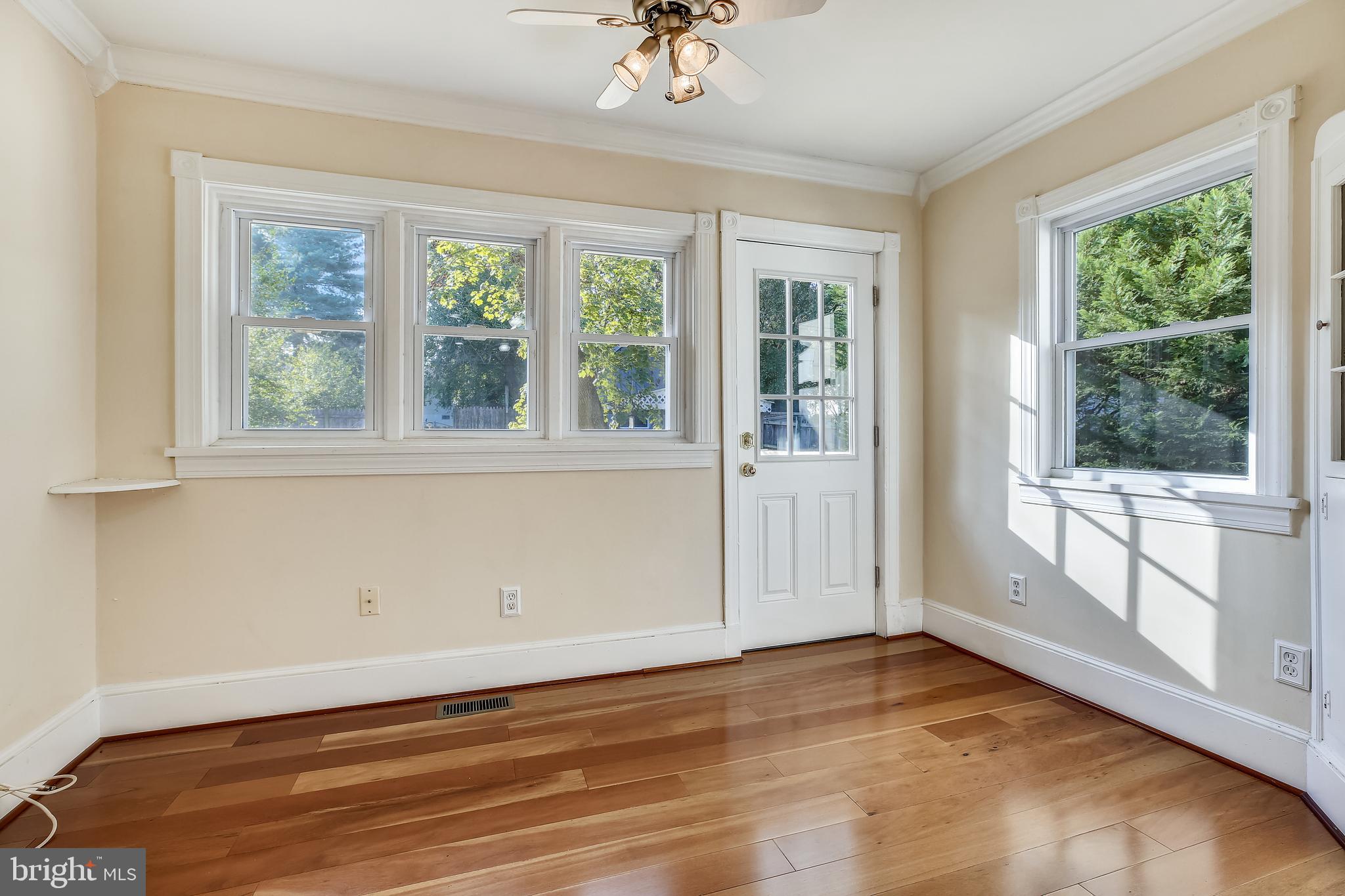 411 Baltimore Road Rockville, MD 20850 - Photo 10 of 48 LIGHT-FILLED SunRoom to Gourmet Kitc
