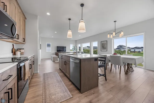 $617,500 | 603 Lorraine Way, Colfax, ND 58018