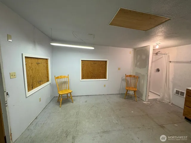 a view of livingroom with furniture and windows