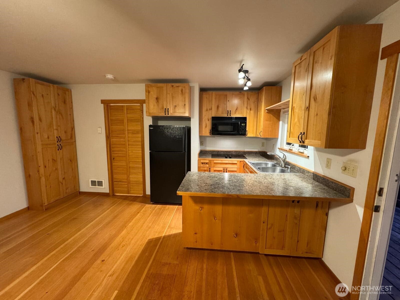 9962 Rustic Lane Sedro-Woolley, WA 98284 - Photo 9 of 28 Gallery Image 9