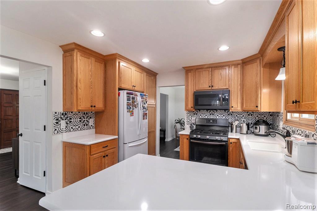 857 Hampton Circle Rochester Hills, MI 48307 - Photo 25 of 41