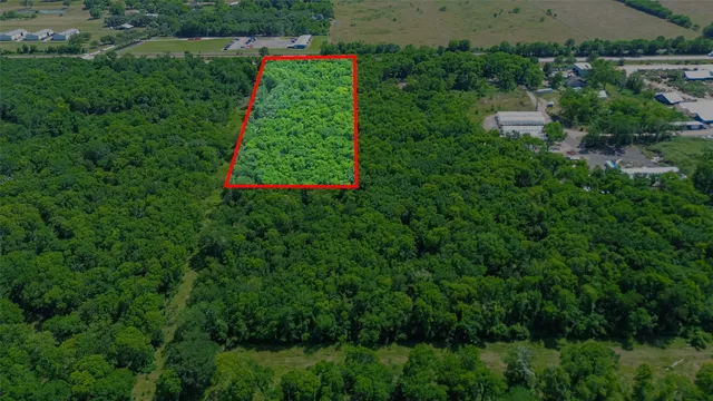 an aerial view of a yard