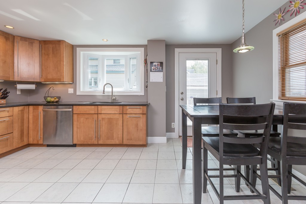 47 Leonard Road Melrose, MA 02176 - Photo 6 of 12 Gallery Image 6