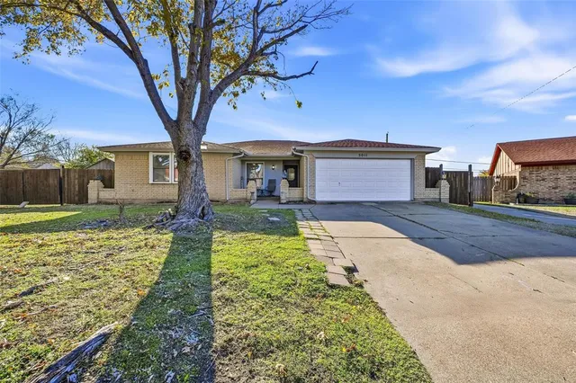 $379,000 | 5011 Prairieview Court South, Arlington, TX 76017