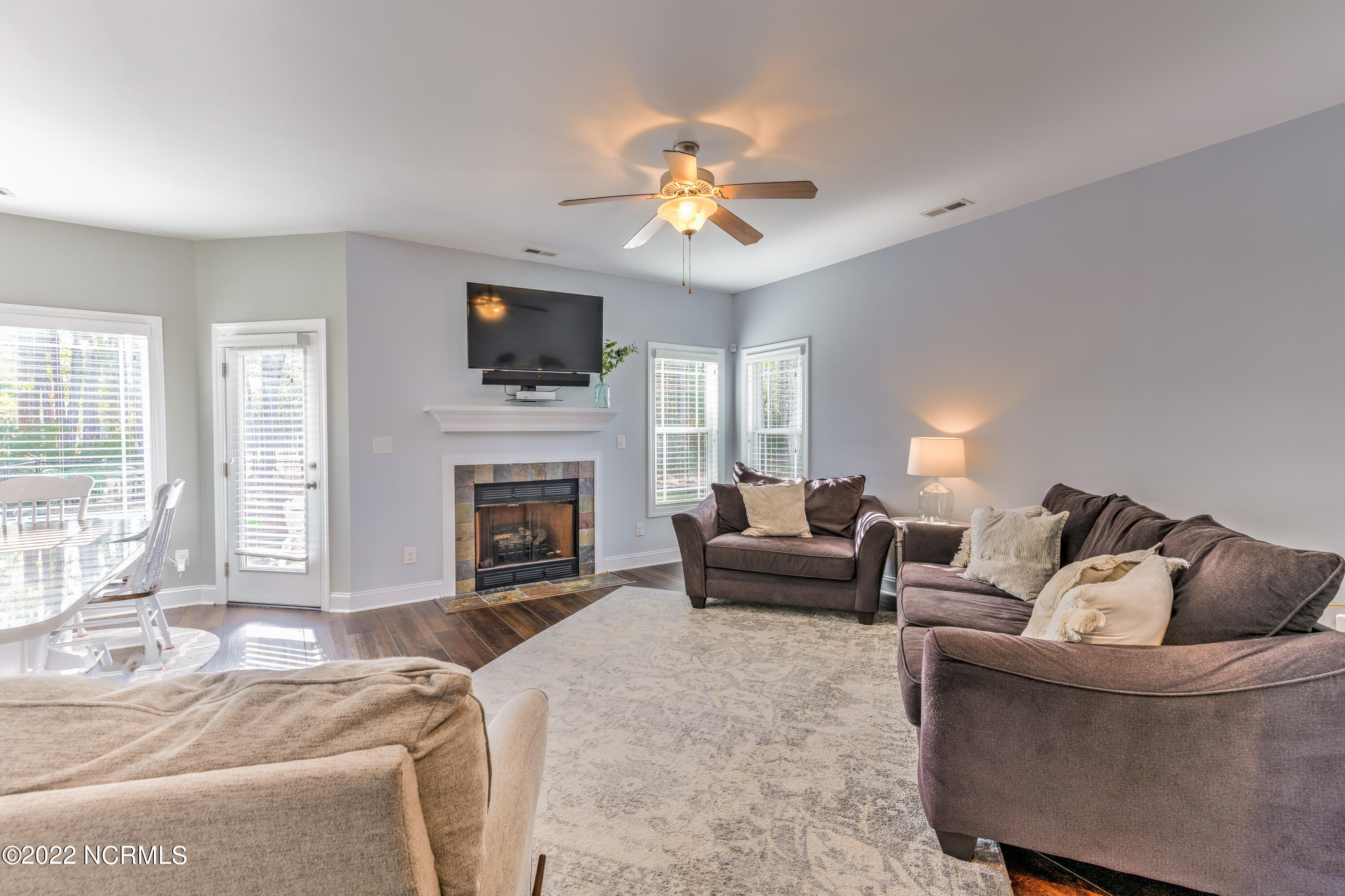 355 Barrington Ridge Bogue, NC 28570 - Photo 8 of 30 Living