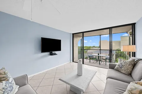 $329,000 | 15 Royal Palm Way, Unit 505, Boca Raton, FL 33432