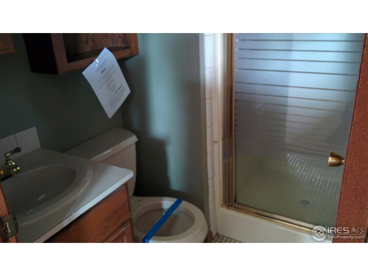 2478 25th Street Road Greeley, CO 80634 - Photo 9 of 19 a black and white photo of a bathtub