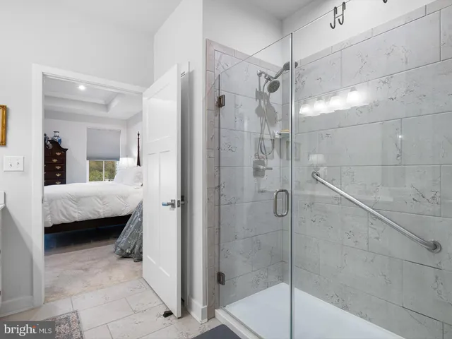 a en suite bathroom with a shower