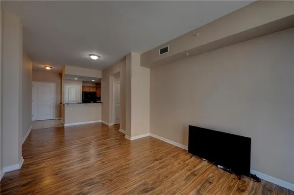 $2,300 | 3040 Peachtree Road, Unit 813, Atlanta, GA 30305