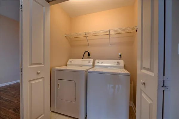 $2,300 | 3040 Peachtree Road, Unit 813, Atlanta, GA 30305