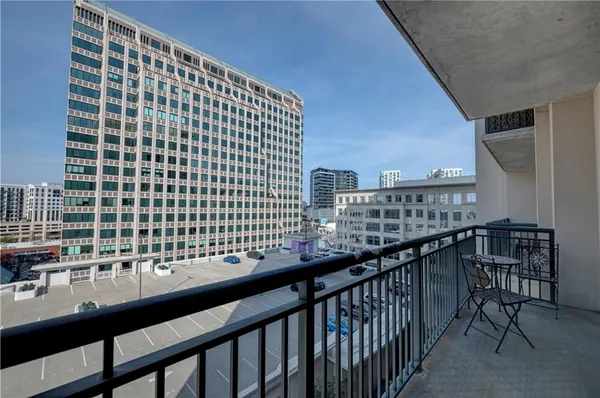 $2,300 | 3040 Peachtree Road, Unit 813, Atlanta, GA 30305