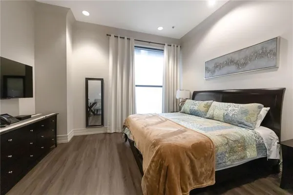 $2,300 | 3040 Peachtree Road, Unit 813, Atlanta, GA 30305