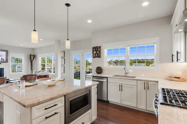 $1,090,000 | 565 North Boulder Ridge Drive, Lake Geneva, WI 53147