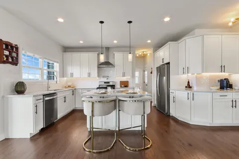 $1,090,000 | 565 North Boulder Ridge Drive, Lake Geneva, WI 53147