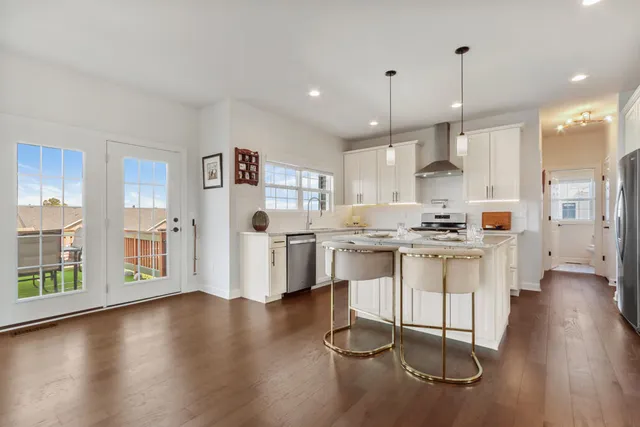 $1,090,000 | 565 North Boulder Ridge Drive, Lake Geneva, WI 53147