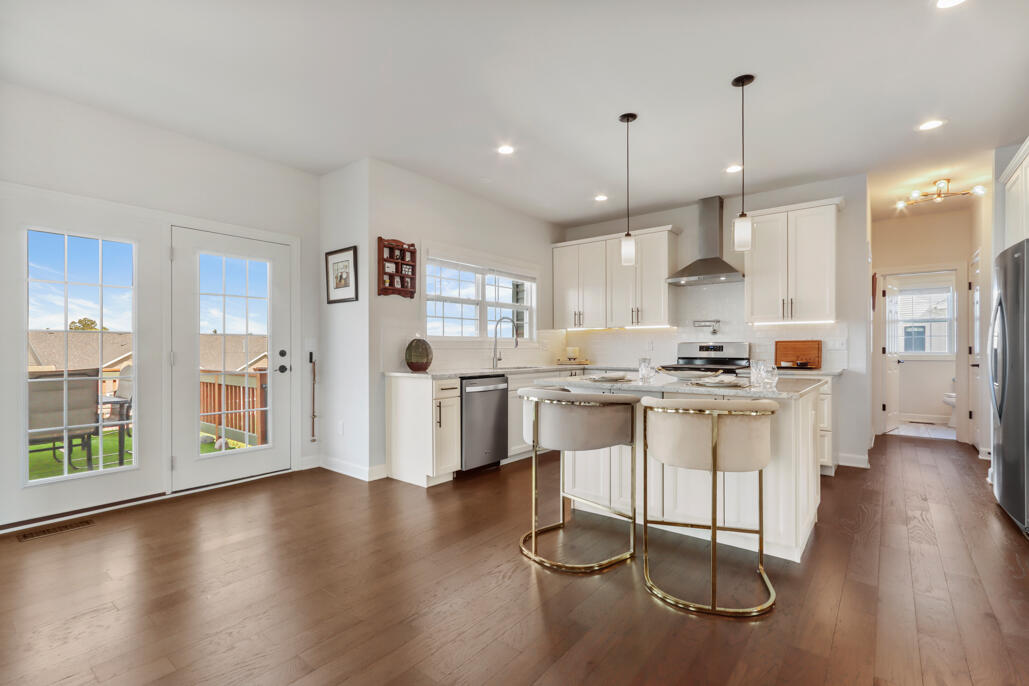 565 North Boulder Ridge Drive Lake Geneva, WI 53147 - Photo 21 of 83 Oversized Island