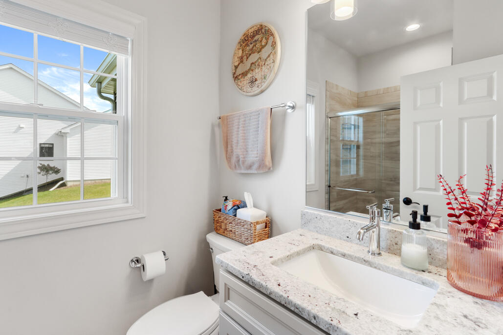 565 North Boulder Ridge Drive Lake Geneva, WI 53147 - Photo 25 of 76 Main Floor Full Bathroom