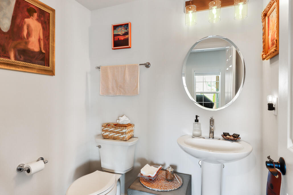 565 North Boulder Ridge Drive Lake Geneva, WI 53147 - Photo 35 of 76 LL Powder Room