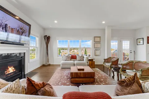 $995,000 | 565 North Boulder Ridge Drive, Lake Geneva, WI 53147