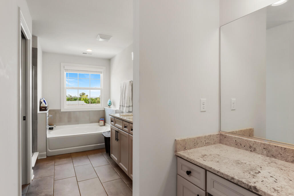 565 North Boulder Ridge Drive Lake Geneva, WI 53147 - Photo 44 of 76 Primary Bathroom
