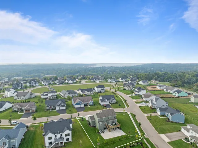 $1,090,000 | 565 North Boulder Ridge Drive, Lake Geneva, WI 53147