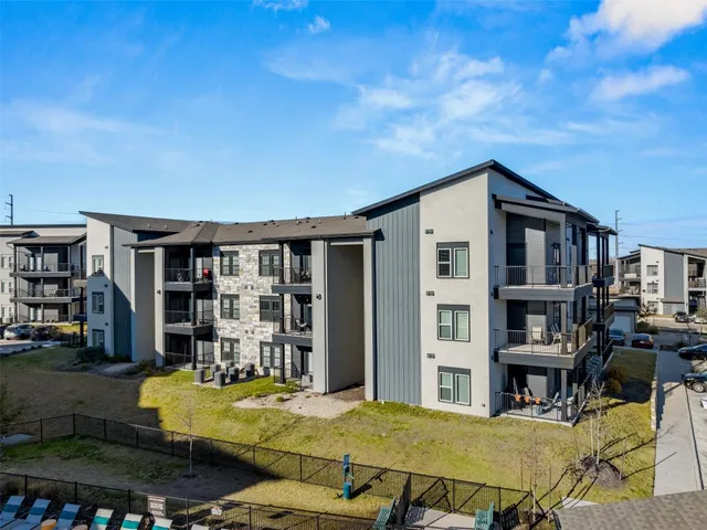 $1,805 | 13624 Dessau Road, Unit 8207, Pflugerville, TX 78660