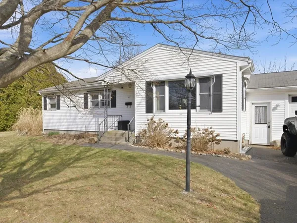$539,900 | 21 North Drive, Westerly, RI 02891