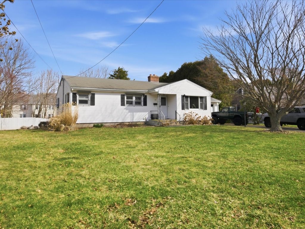21 North Drive Westerly, RI 02891 - Photo 3 of 20