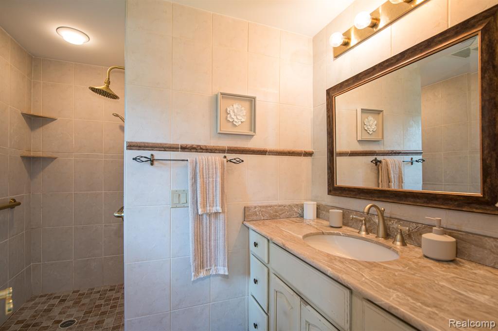 1024 Rock Spring Road Bloomfield Hills, MI 48304 - Photo 33 of 47