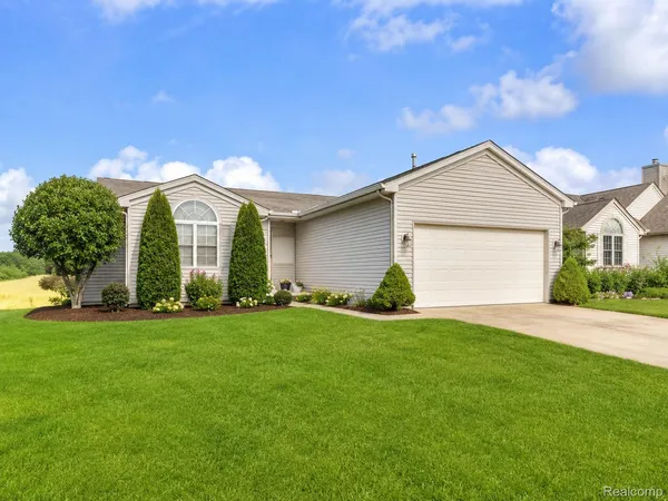 $429,900 | 731 Berkshire Drive, Saline, MI 48176