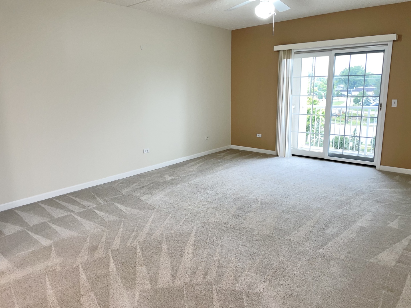 601 West Rand Road, Unit 315 Arlington Heights, IL 60004 - Photo 3 of 12 a view of an empty room with a window