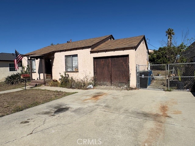 4817 West 119th Street Hawthorne, CA 90250 - Photo 2 of 6 a view of a house with patio