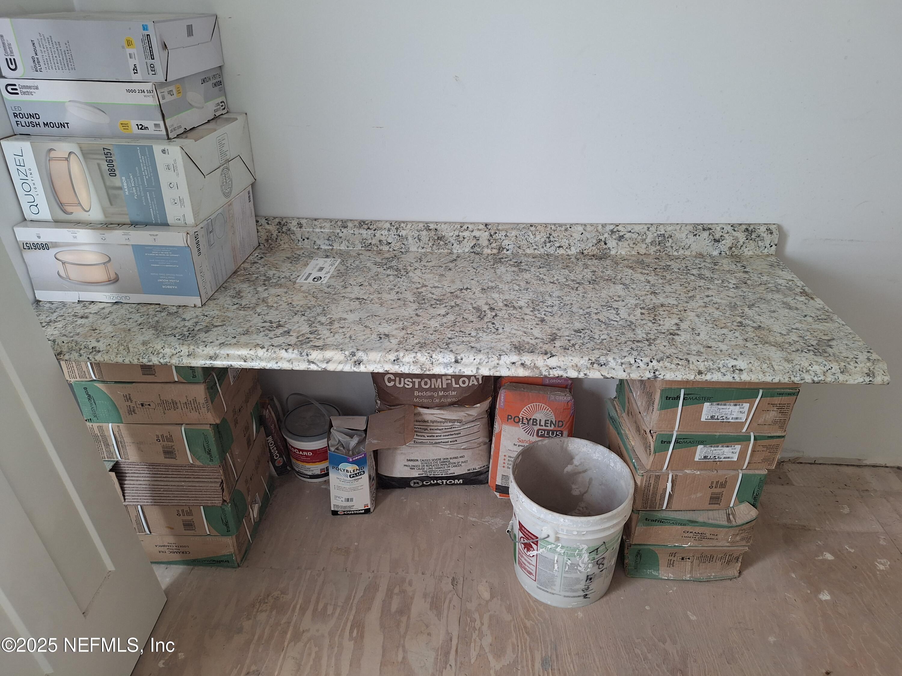 601 Hoover Road Interlachen, FL 32148 - Photo 29 of 33 a kitchen with a table and chairs