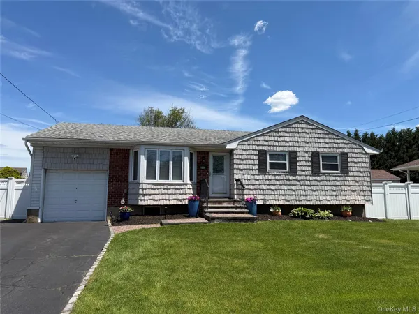 $639,990 | 205 Villa Avenue, Deer Park, NY 11729