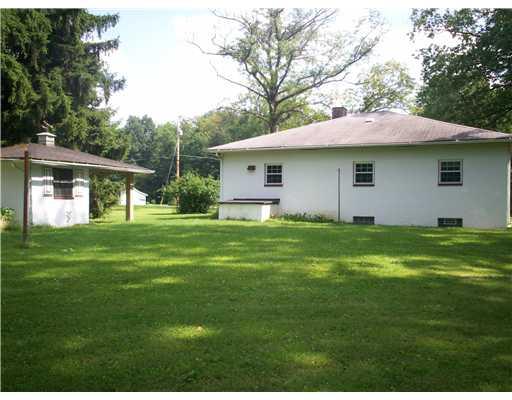 919 Kings Chapel Road New Castle, PA 16105 - Photo 8 of 9 Exterior Back.